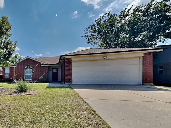 625 Creekview Drive, Burleson, TX 76028