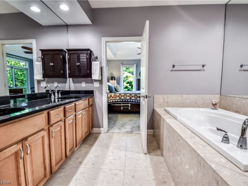 6960 Sturbridge Drive, Concord Township, OH 44077 Photo 16