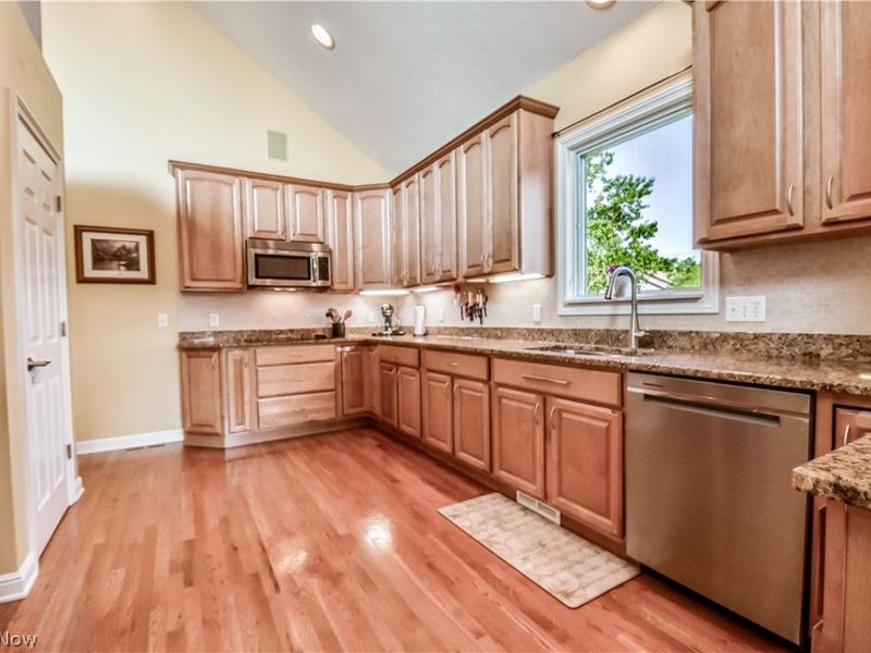 6960 Sturbridge Drive, Concord Township, OH 44077 Photo 4