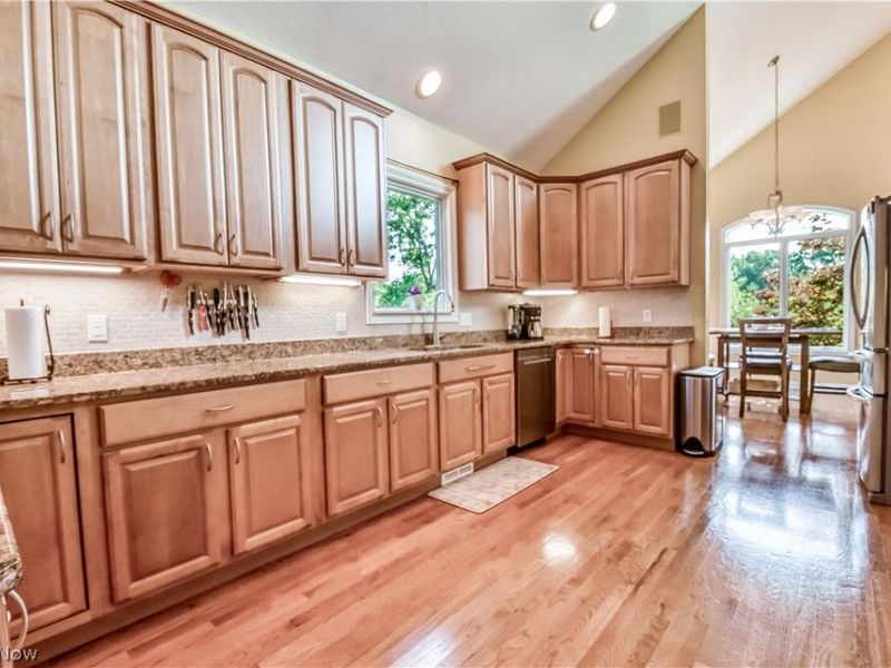 6960 Sturbridge Drive, Concord Township, OH 44077 Photo 5