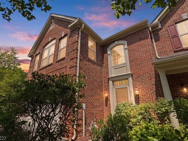 51 Oak Leaf Ln, Tinton Falls, NJ 07712