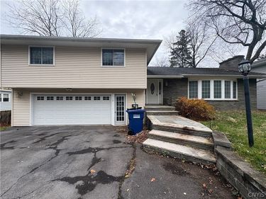 215 Locksley Road , Syracuse, NY 13224