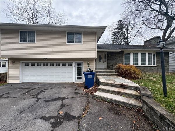 215 Locksley Road , Syracuse, NY 13224