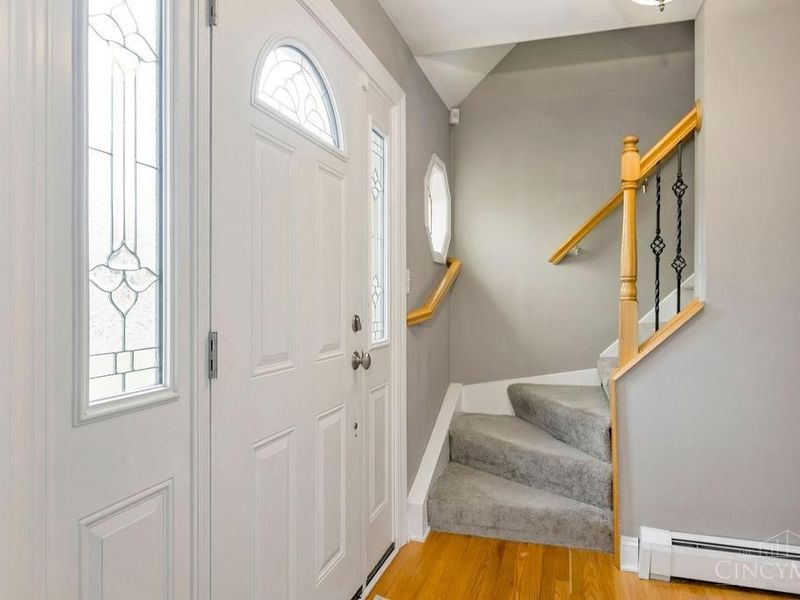 8910 Tammy Drive, West Chester, OH 45069 Photo 2