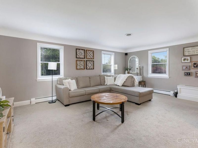 8910 Tammy Drive, West Chester, OH 45069 Photo 3