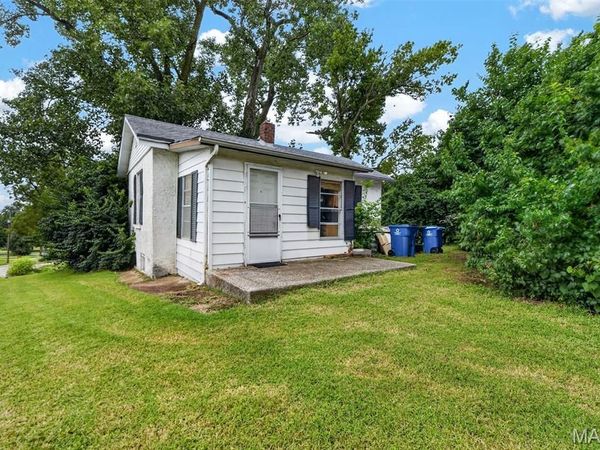 170 Reading Avenue, Maryland Heights, MO 63043