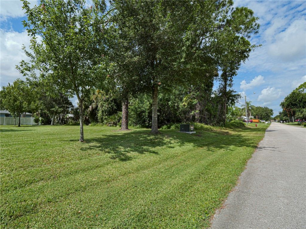 421 Citrus Avenue, Sebastian, FL 32958 Photo