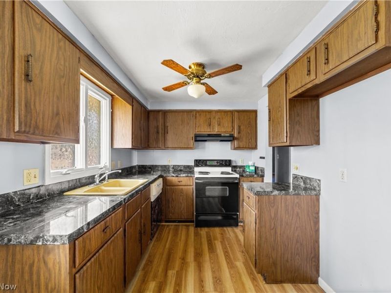 1423 Shaffer , Lorain, OH 44053 Photo 9