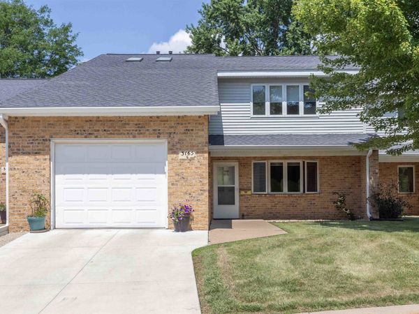 3165 Foothill Court, Unit G, Dubuque, IA 52001