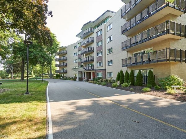 255 N Portage Path, Unit 216, Akron, OH 44303