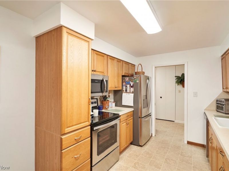 255 N Portage Path, Unit 216, Akron, OH 44303 Photo 10