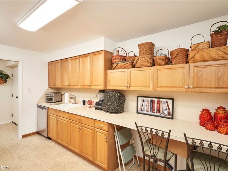 255 N Portage Path, Unit 216, Akron, OH 44303 Photo 11