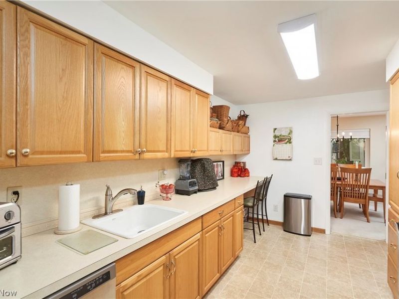 255 N Portage Path, Unit 216, Akron, OH 44303 Photo 12