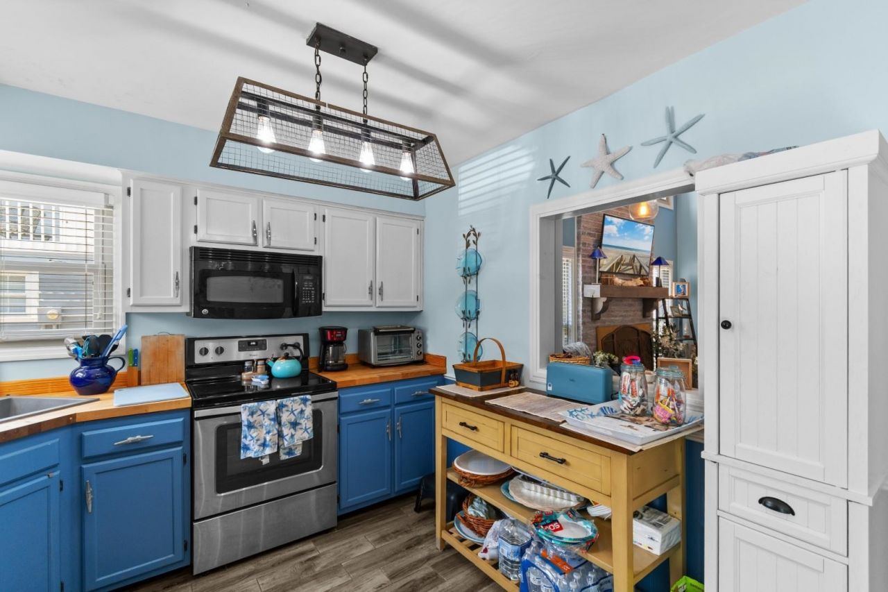 4301 Alicia Ct. Photo 8