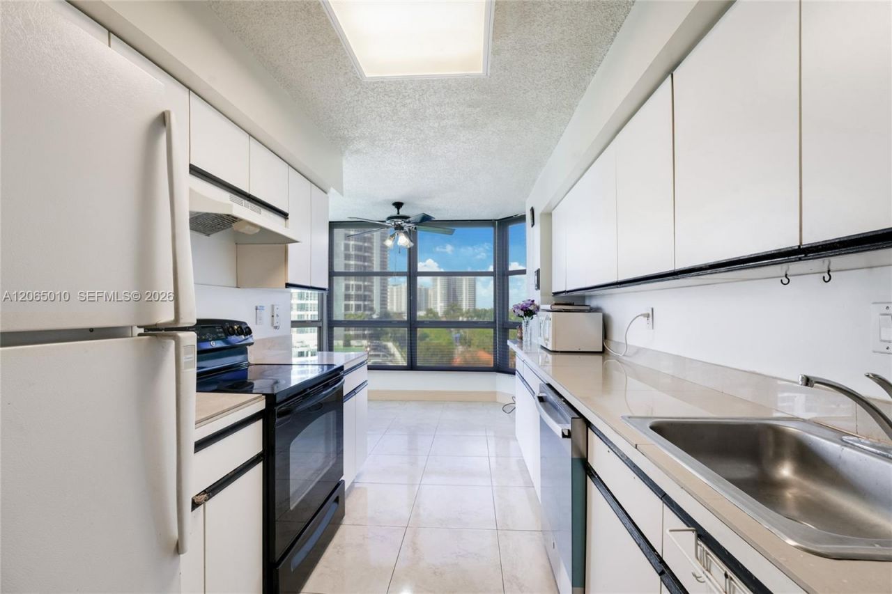 19101 NE 36th Ct , Unit 705, Aventura, FL 33180 Photo