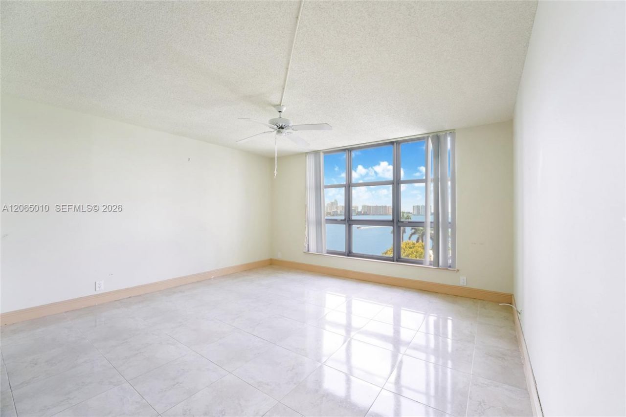 19101 NE 36th Ct , Unit 705, Aventura, FL 33180 Photo