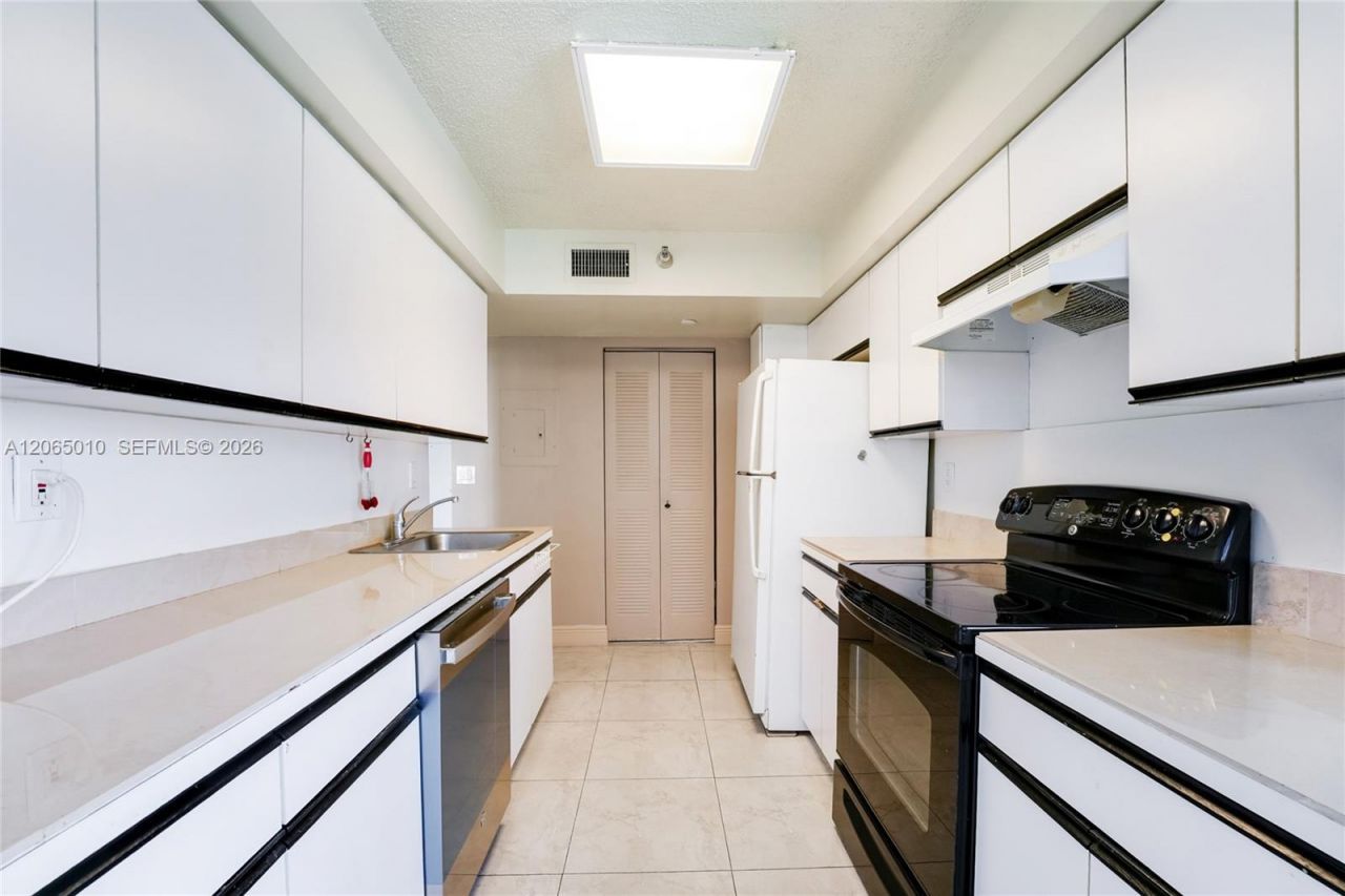 19101 NE 36th Ct , Unit 705, Aventura, FL 33180 Photo