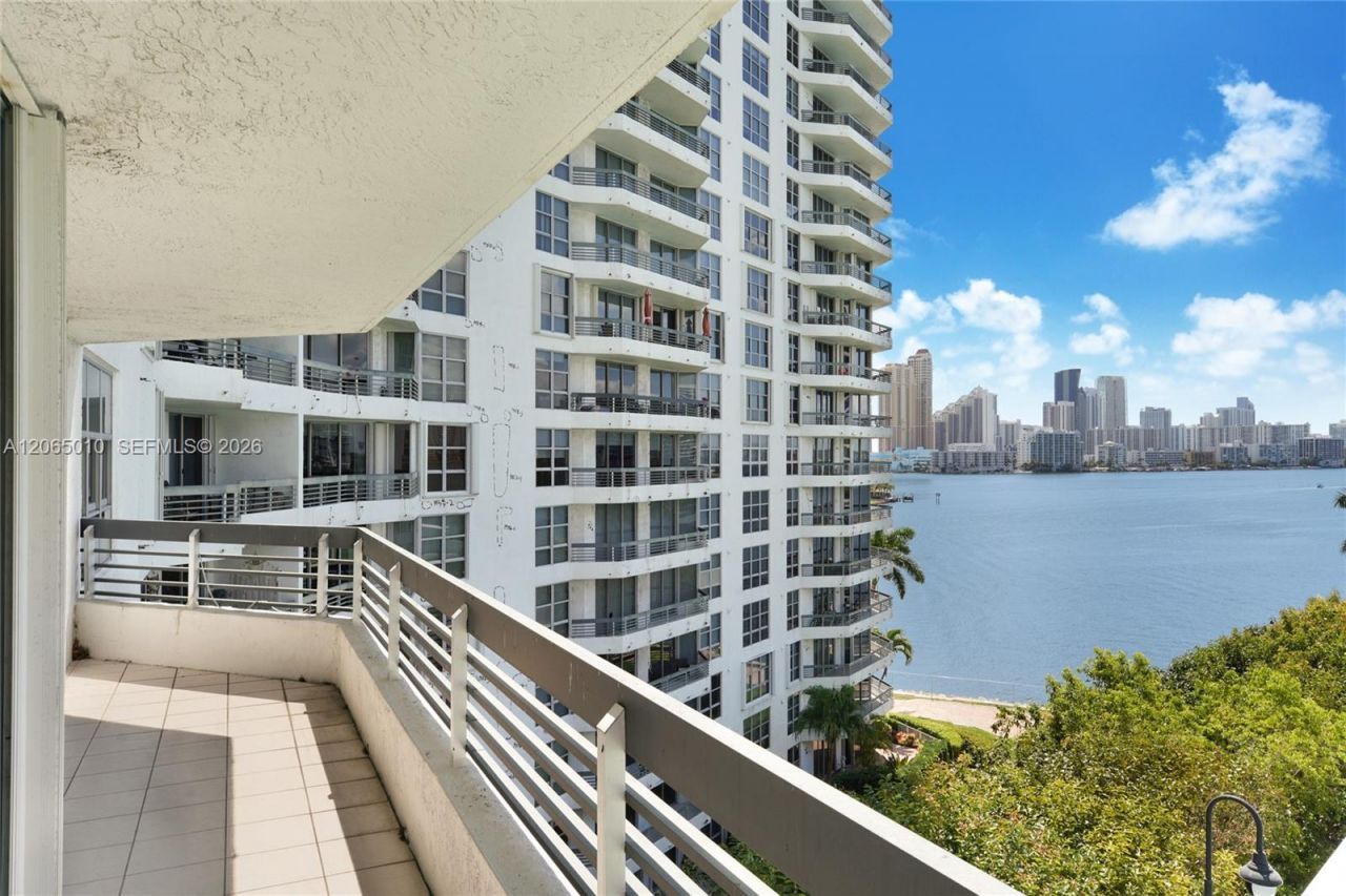 19101 NE 36th Ct , Unit 705, Aventura, FL 33180 Photo