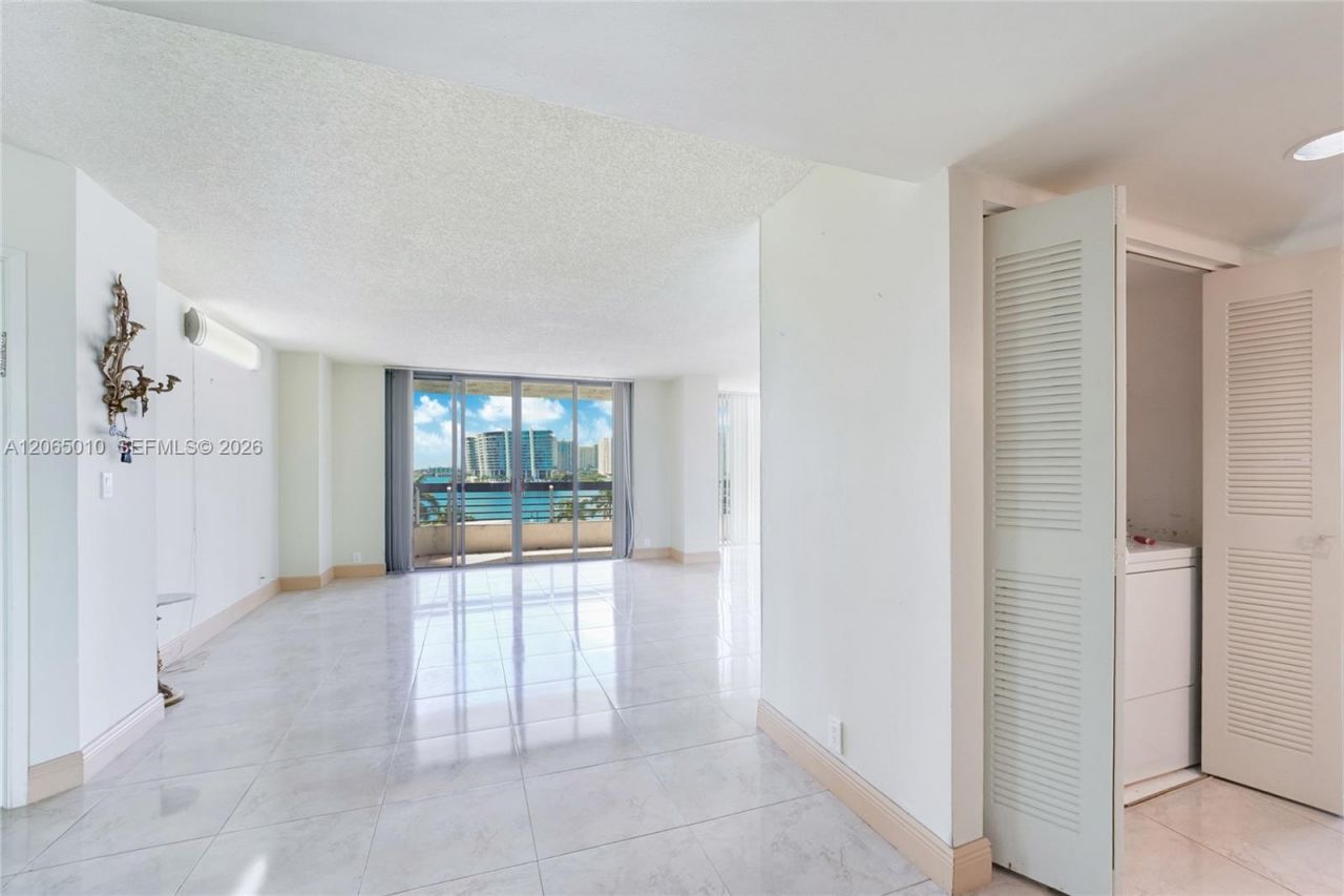 19101 NE 36th Ct , Unit 705, Aventura, FL 33180 Photo