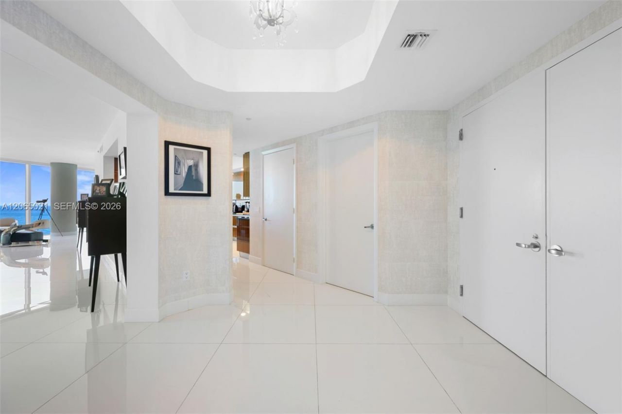 2711 S Ocean Dr , Unit 902, Hollywood, FL 33019 Photo