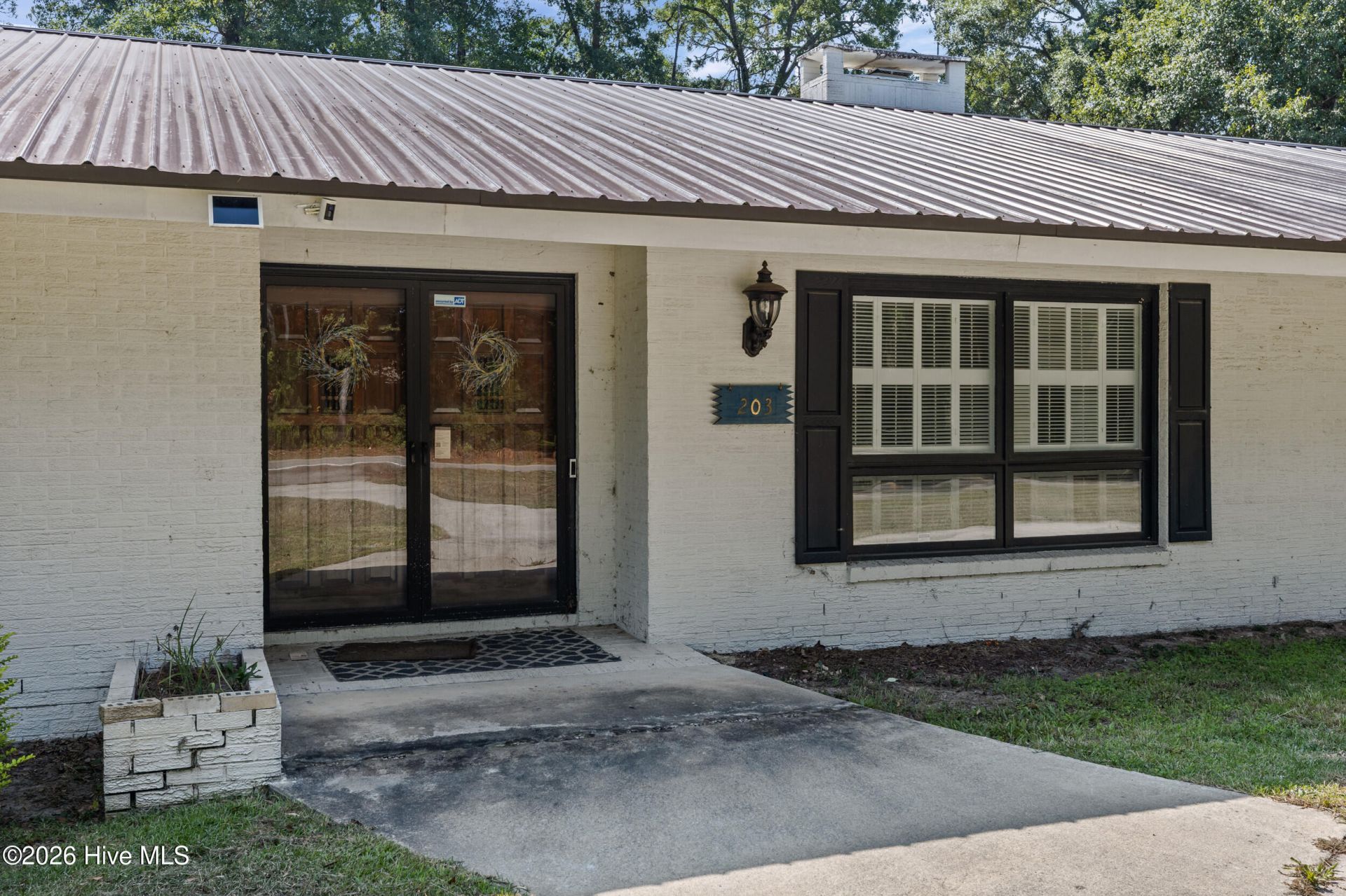 203 Helen Street Photo 4
