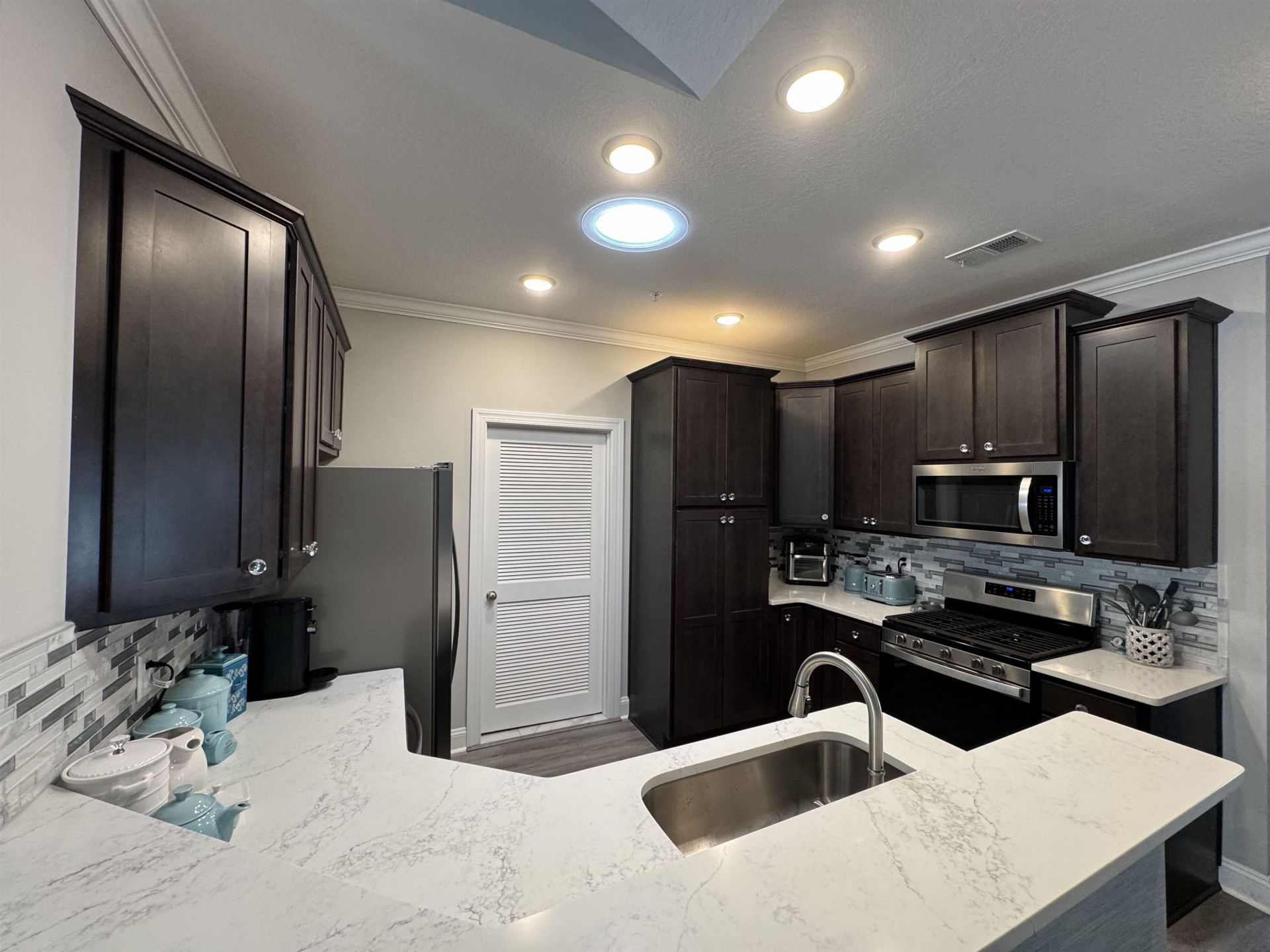 941 Jackline Place Photo 9