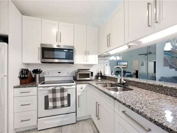 2041 Pine Isle LN, Unit 2041, NAPLES, FL 34112