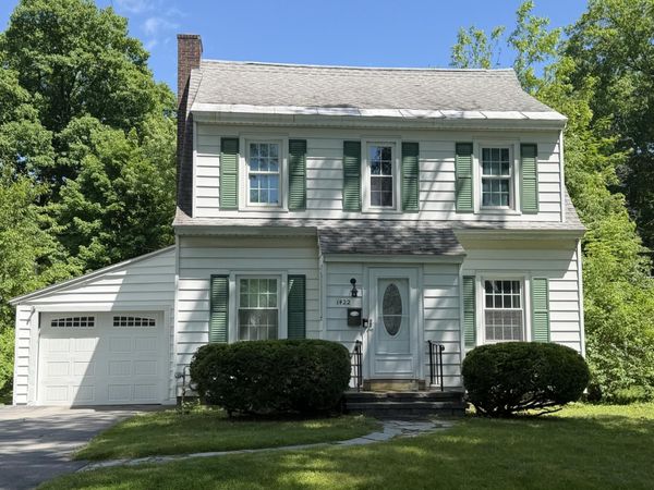 1422 Regent Street, Niskayuna, NY 12309