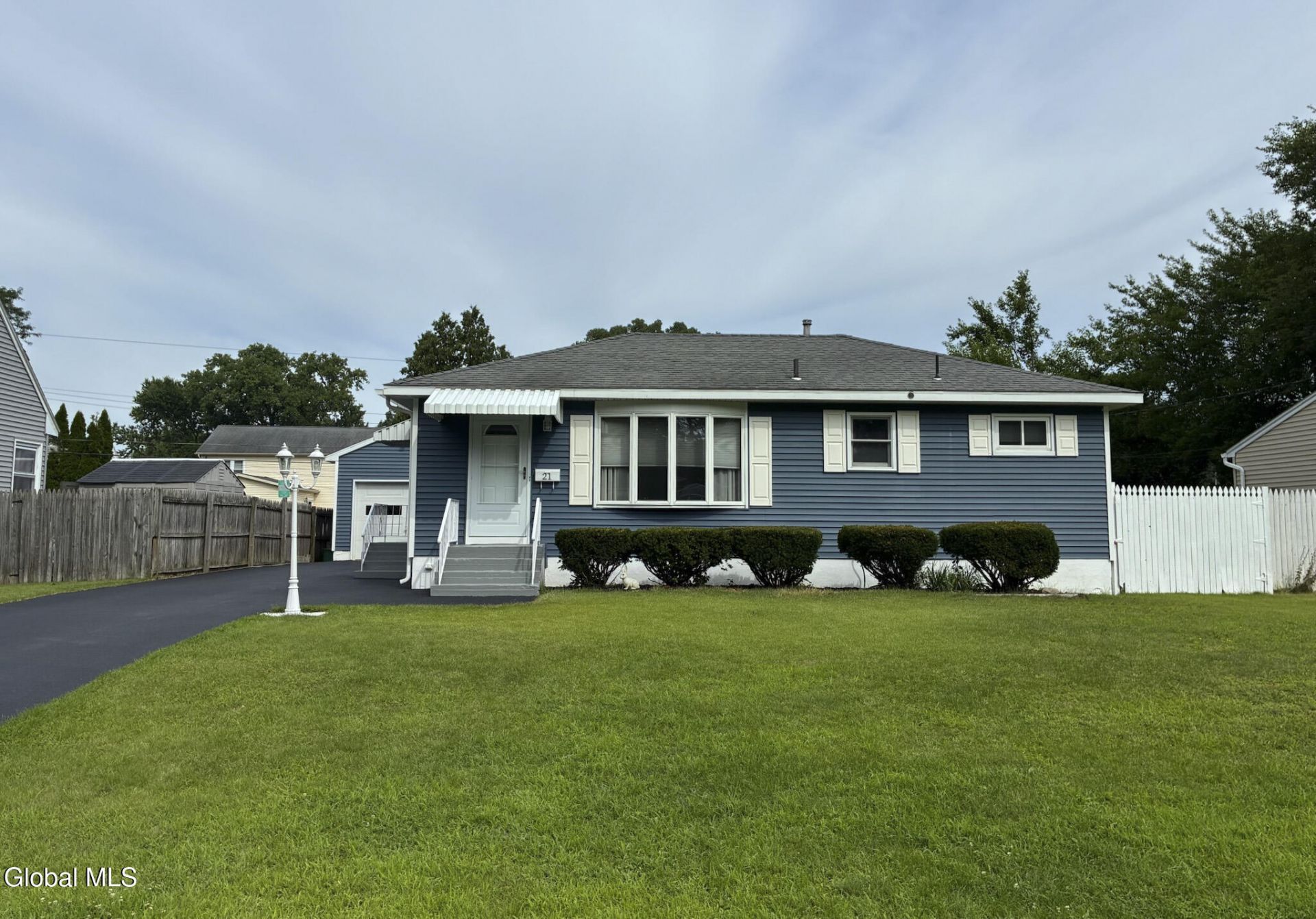 21 Huckleberry Lane, Albany, NY 12205 Main Photo