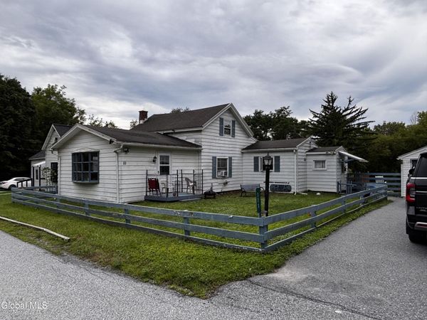 111 Railroad Avenue, Hoosick Falls, NY 12090