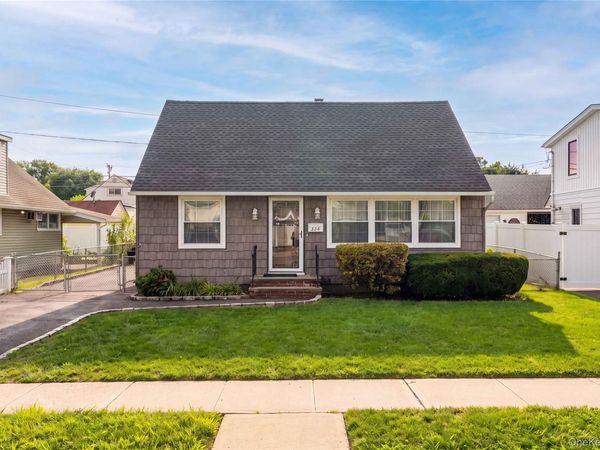 124 Wilfred Boulevard , Hicksville, NY 11801
