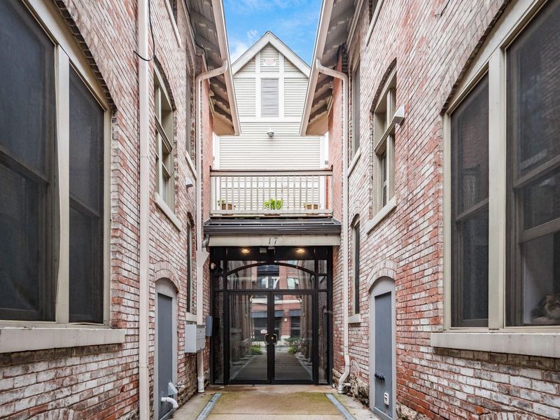17 W 3rd Avenue, Unit 212, Columbus, OH 43201 Photo 3