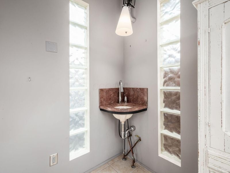 17 W 3rd Avenue, Unit 212, Columbus, OH 43201 Photo 44