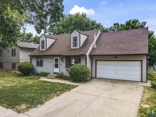 2009 S Cambridge Ave, Sioux Falls, SD 57106