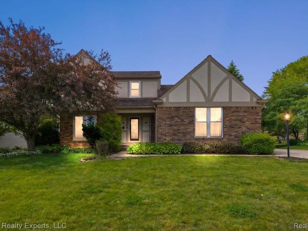 44831 Huntington Drive , Novi, Mi 48375