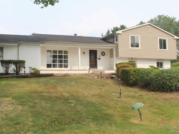 7246 Saint Auburn Drive , Bloomfield Hills, Mi 48301