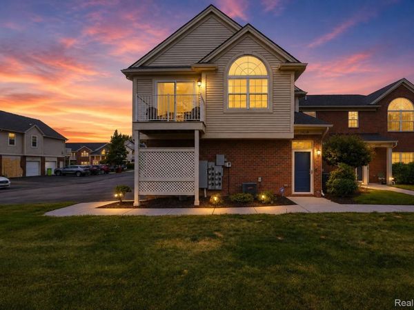 28248 S Pointe Lane, Chesterfield Township, Mi 48051