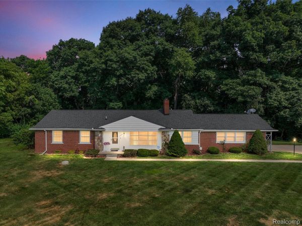 24800 N Cromwell Drive , Franklin Village, Mi 48025