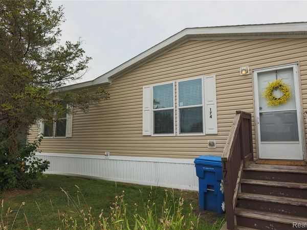 174 Suzanne Blvd , White Lake Township, Mi 48386
