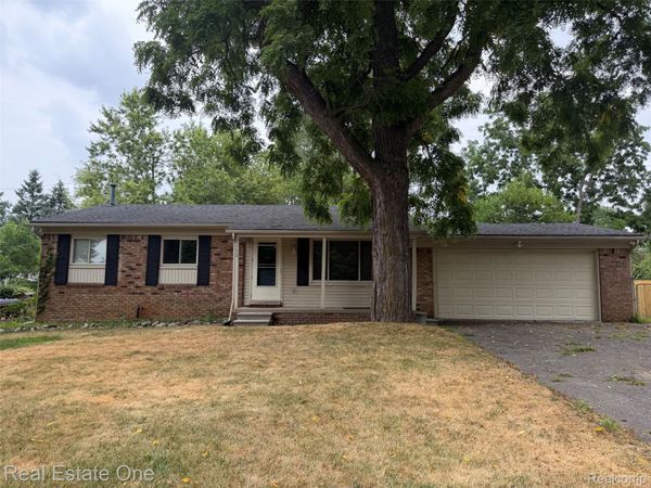 2150 Benstein Road , Wolverine Lake Village, Mi 48390