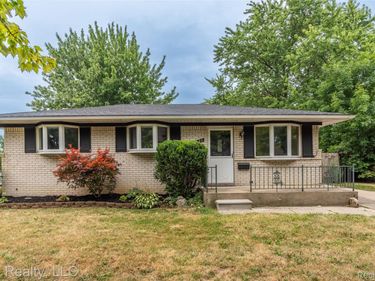 2256 Garry Drive, Troy, Mi 48083