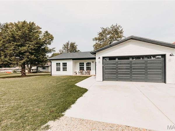 610 York Street, Crocker, MO 65452
