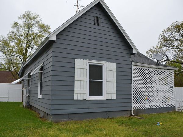 1243 E Thoman Street , Springfield, MO 65803