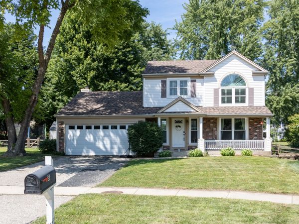 8 Raintree Court, Cary, IL 60013