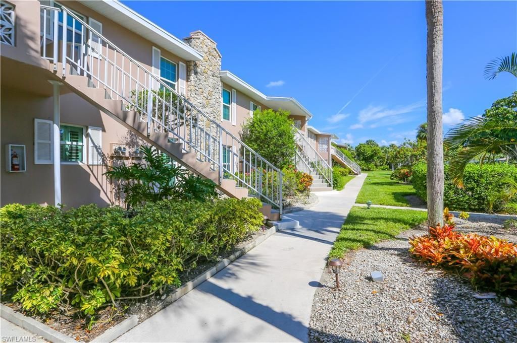 221 Cypress Way E, Unit 201, Naples, FL 34110 Photo