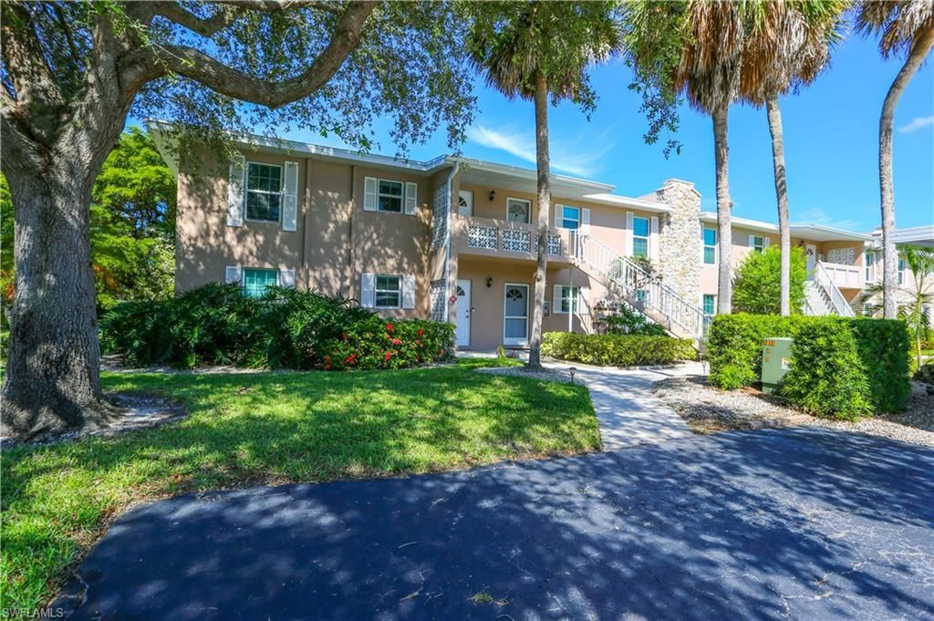 221 Cypress Way E, Unit 201, Naples, FL 34110 Photo