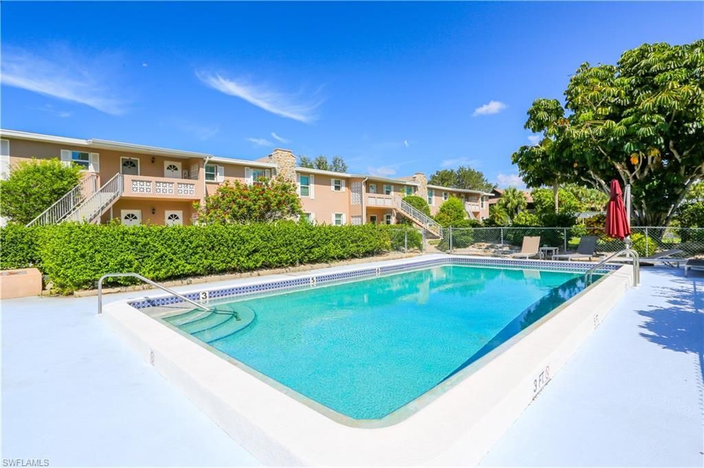 221 Cypress Way E, Unit 201, Naples, FL 34110 Photo