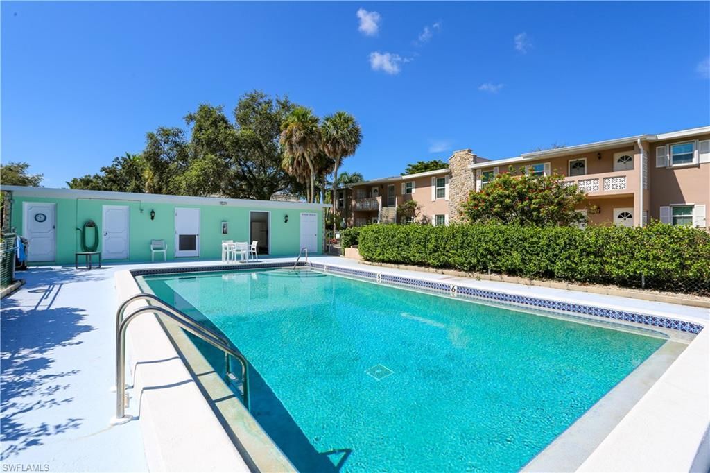 221 Cypress Way E, Unit 201, Naples, FL 34110 Photo