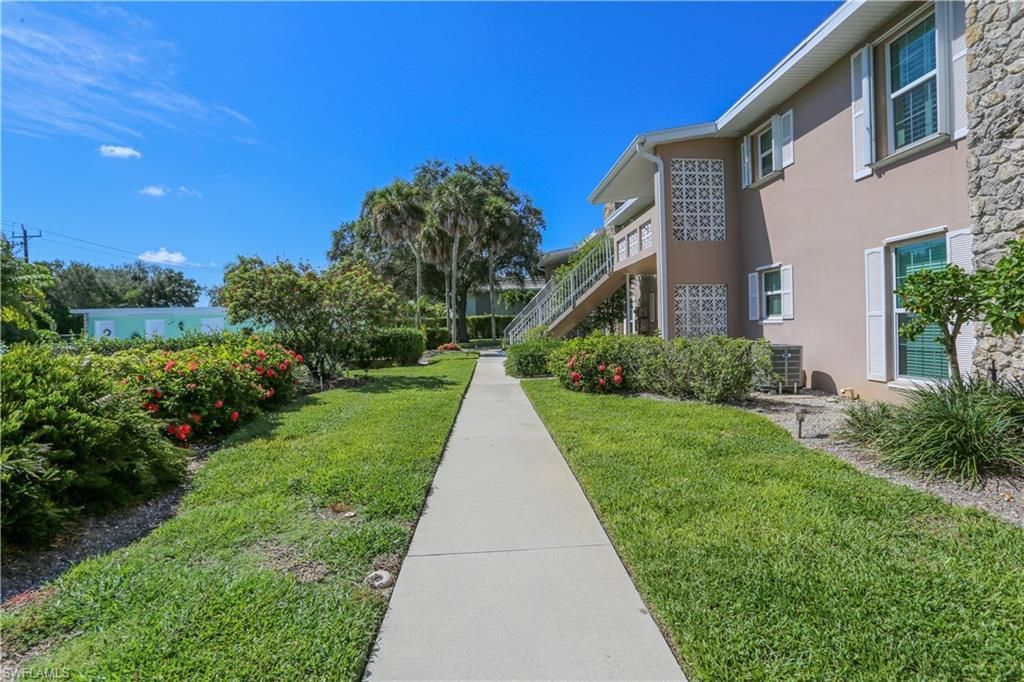 221 Cypress Way E, Unit 201, Naples, FL 34110 Photo
