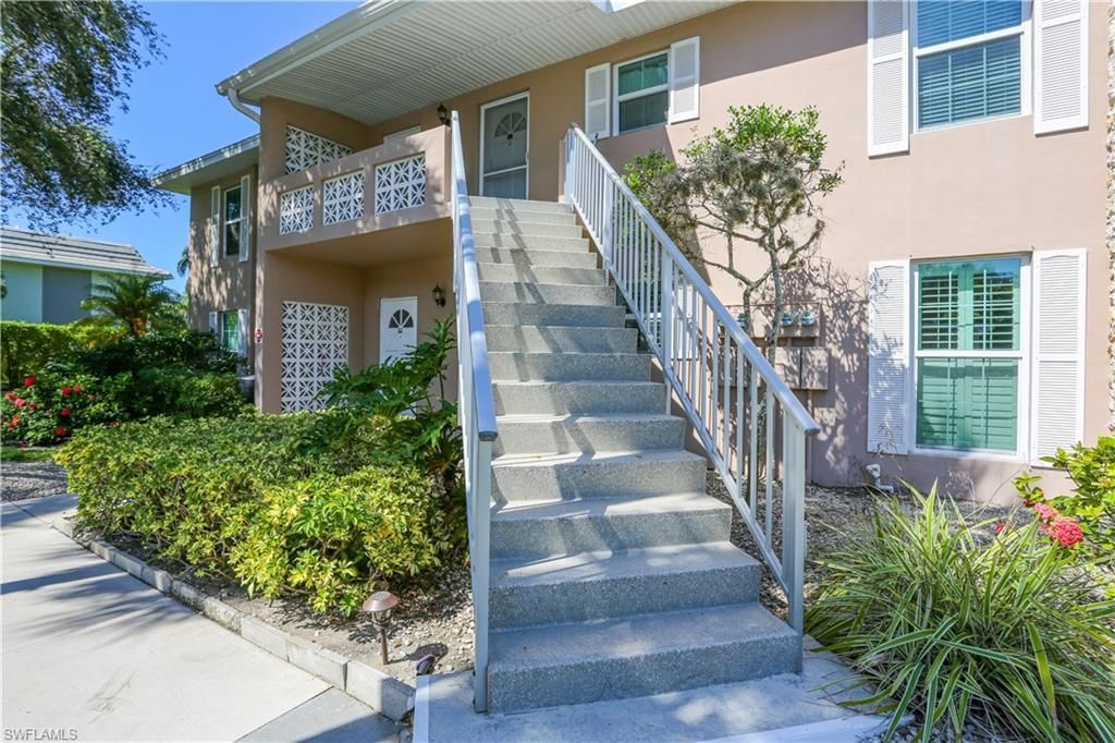 221 Cypress Way E, Unit 201, Naples, FL 34110 Photo